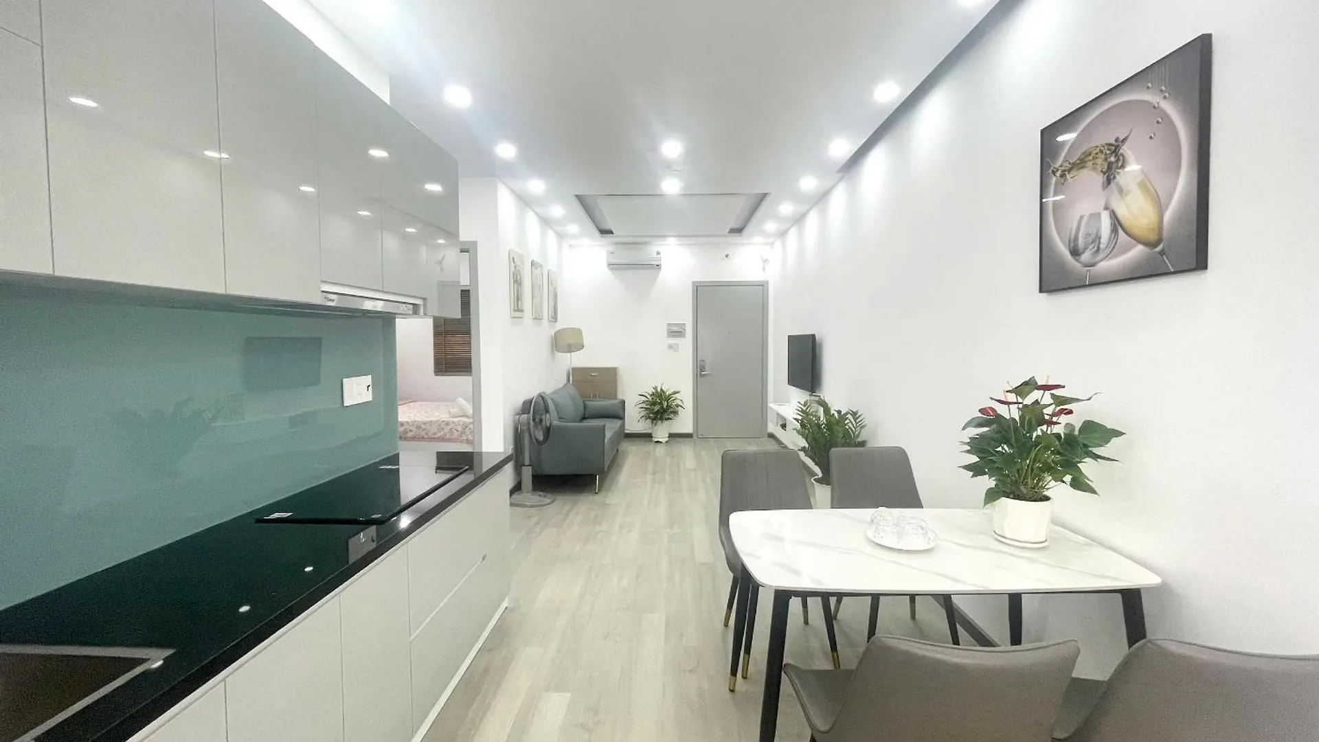 The Gold Beachfront Luxury Apartment Nha Trang