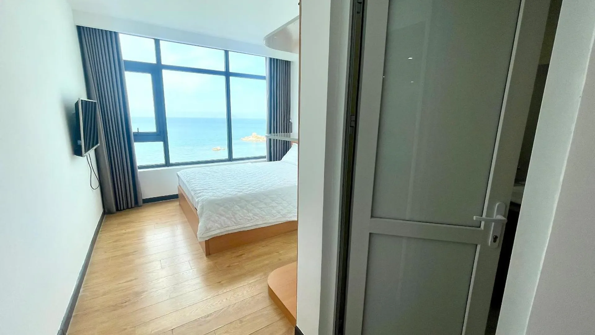 The Gold Beachfront Luxury Apartment Nha Trang 0*,